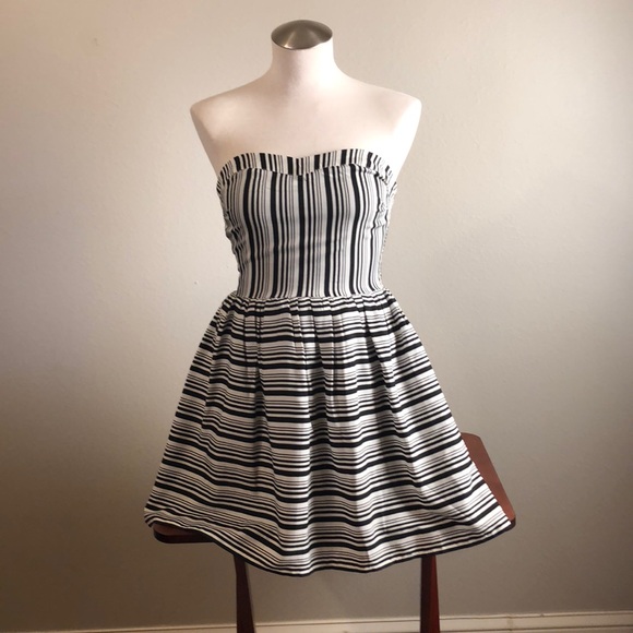 Charlotte Russe Dresses & Skirts - Strapless dress